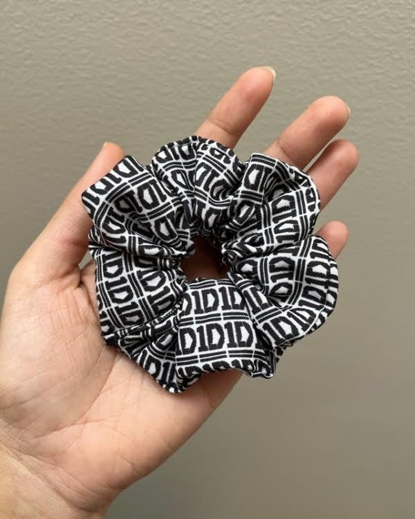 Music-inspired 1 Direction scrunchies, perfect for adding a touch of your favorite band to your hairstyles, paying homage to the iconic 1D music group.